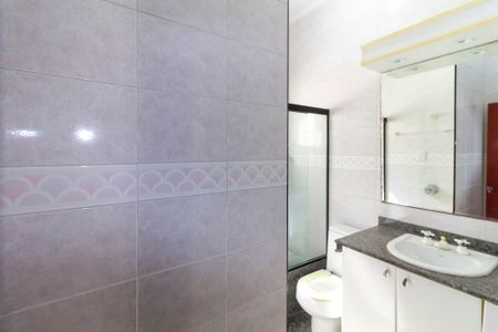 Casa à venda com 451m², 6 quartos e 14 vagasBanheiro da Suíte 3