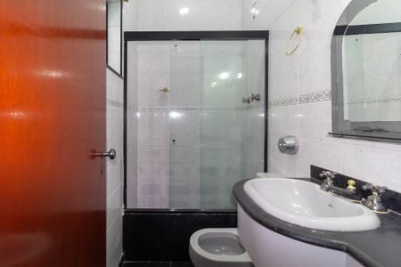 Casa à venda com 451m², 6 quartos e 14 vagasBanheiro da Suíte 2