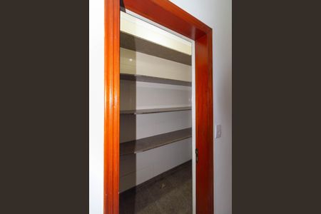 Casa à venda com 451m², 6 quartos e 14 vagasDespensa