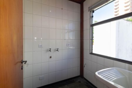 Casa à venda com 451m², 6 quartos e 14 vagasCasa 2 Área de Serviço