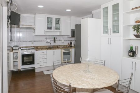 Apartamento para alugar com 126m², 3 quartos e 3 vagasCozinha