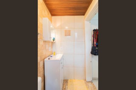 Banheiro de apartamento à venda com 1 quarto, 48m² em Cavalhada, Porto Alegre