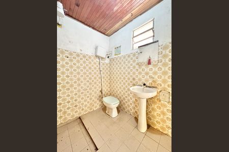 Casa à venda com 99m², 3 quartos e sem vaga Casa à venda com 99m², 3 quartos e sem vagaBanheiro