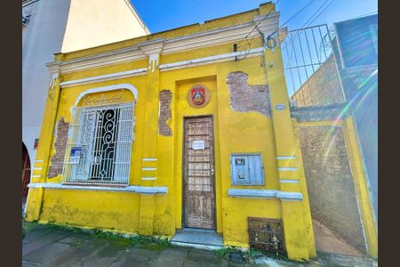 Casa à venda com 99m², 3 quartos e sem vaga Casa à venda com 99m², 3 quartos e sem vagaFachada