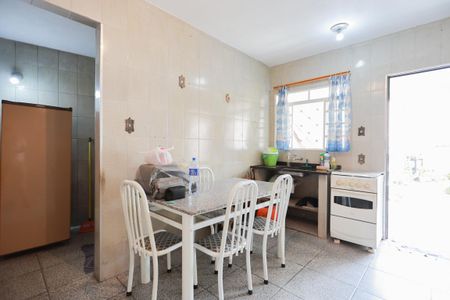 Casa à venda com 354m², 5 quartos e 8 vagas Casa à venda com 354m², 5 quartos e 8 vagasCozinha