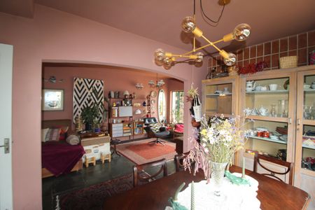 Casa à venda com 242m², 4 quartos e 2 vagasSala