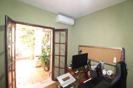 Casa à venda com 242m², 4 quartos e 2 vagasSuíte 1