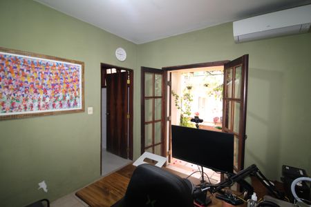 Casa à venda com 242m², 4 quartos e 2 vagasSuíte 1