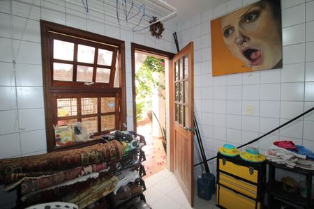 Casa à venda com 242m², 4 quartos e 2 vagasÁrea de Serviço