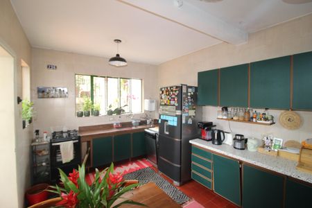 Casa à venda com 242m², 4 quartos e 2 vagasCozinha