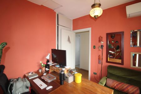 Casa à venda com 242m², 4 quartos e 2 vagasSuíte 2