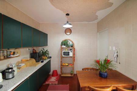 Casa à venda com 242m², 4 quartos e 2 vagasCozinha