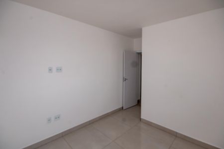 Quarto 1 de apartamento para alugar com 2 quartos, 45m² em Planalto, Belo Horizonte