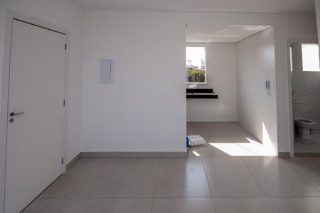 Sala de apartamento para alugar com 2 quartos, 45m² em Planalto, Belo Horizonte
