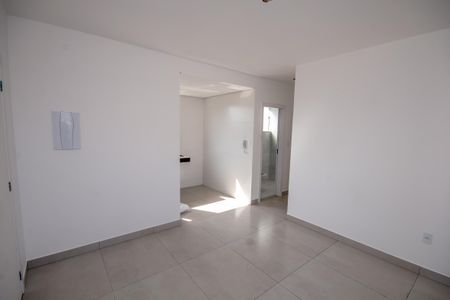 Sala de apartamento para alugar com 2 quartos, 45m² em Planalto, Belo Horizonte