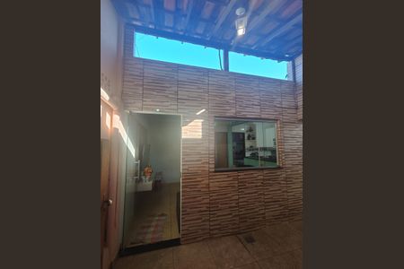 Casa à venda com 200m², 4 quartos e 2 vagas Casa à venda com 200m², 4 quartos e 2 vagasÁrea externa