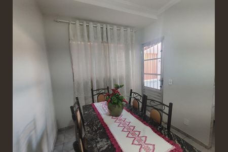 Casa à venda com 200m², 4 quartos e 2 vagas Casa à venda com 200m², 4 quartos e 2 vagasSala 1