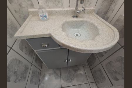 Casa à venda com 200m², 4 quartos e 2 vagas Casa à venda com 200m², 4 quartos e 2 vagasBanheiro 1