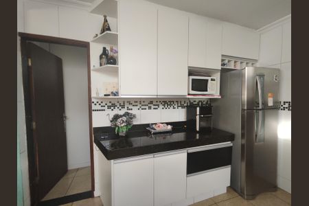 Casa à venda com 200m², 4 quartos e 2 vagas Casa à venda com 200m², 4 quartos e 2 vagasCozinha