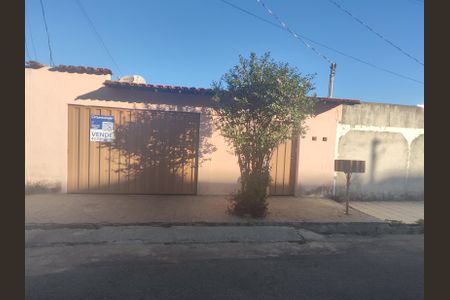 Casa à venda com 200m², 4 quartos e 2 vagasFachada