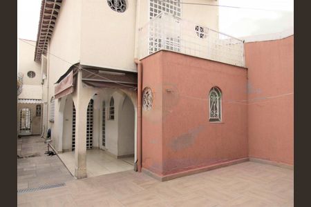 Casa à venda com 225m², 4 quartos e 2 vagas