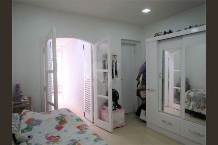 Casa à venda com 225m², 4 quartos e 2 vagas