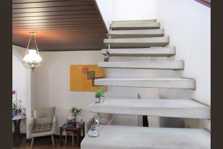 Casa à venda com 225m², 4 quartos e 2 vagas