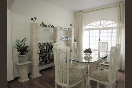 Casa à venda com 225m², 4 quartos e 2 vagas