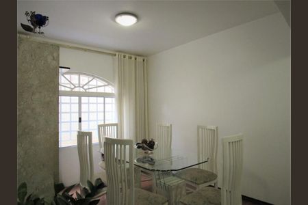 Casa à venda com 225m², 4 quartos e 2 vagas