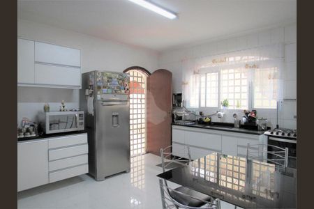 Casa à venda com 225m², 4 quartos e 2 vagas