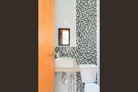 Casa à venda com 4 quartos, 214m² em Mirandópolis, São Paulo
