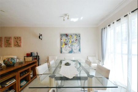 Casa à venda com 4 quartos, 214m² em Mirandópolis, São Paulo