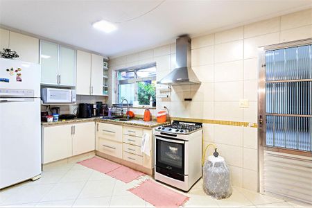 Casa à venda com 243m², 4 quartos e 2 vagas