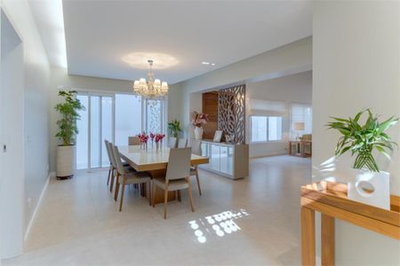 Casa à venda com 5 quartos, 350m² em Chácara Monte Alegre, São Paulo