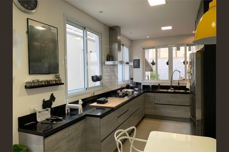 Casa à venda com 4 quartos, 278m² em Vila Cruzeiro, São Paulo