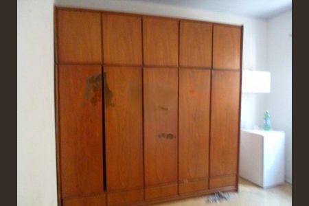 Casa à venda com 8 quartos, 130m² em Vila Cordeiro, São Paulo