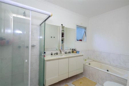 Casa à venda com 214m², 4 quartos e 4 vagas