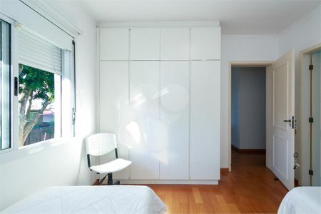 Casa à venda com 214m², 4 quartos e 4 vagas