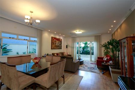 Casa à venda com 4 quartos, 214m² em Campo Belo, São Paulo