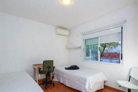 Casa à venda com 214m², 4 quartos e 4 vagas