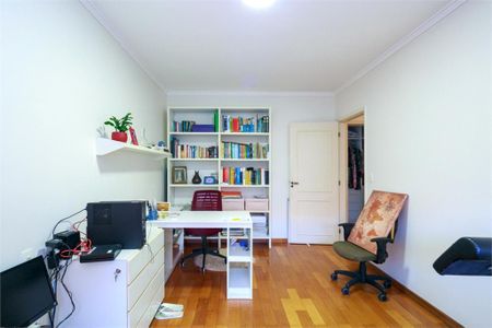 Casa à venda com 214m², 4 quartos e 4 vagas