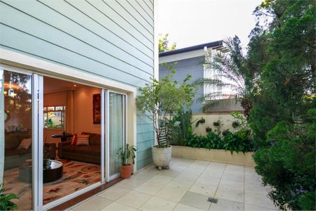 Casa à venda com 214m², 4 quartos e 4 vagas