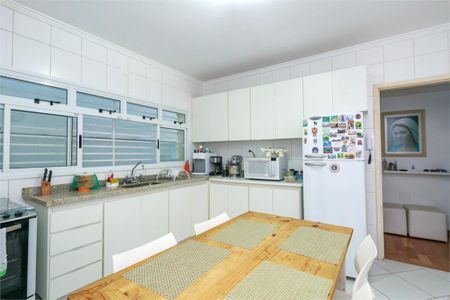 Casa à venda com 214m², 4 quartos e 4 vagas