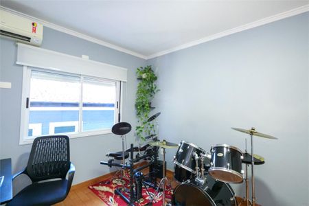 Casa à venda com 214m², 4 quartos e 4 vagas