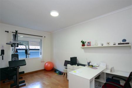 Casa à venda com 214m², 4 quartos e 4 vagas