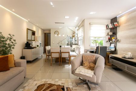 Casa à venda com 350m², 3 quartos e 5 vagas Casa à venda com 350m², 3 quartos e 5 vagasSala