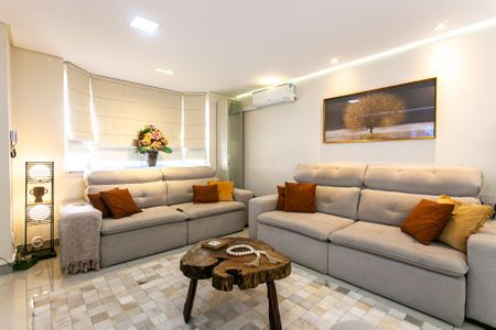 Sala de casa à venda com 3 quartos, 350m² em Cidade Mãe do Céu, São Paulo