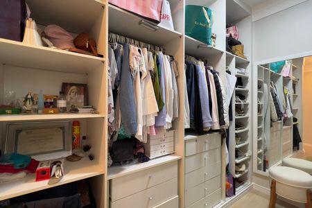 Apartamento para alugar com 186m², 4 quartos e 2 vagasCloset da suíte 2