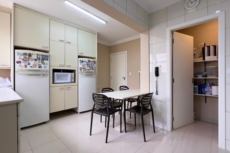Apartamento para alugar com 186m², 4 quartos e 2 vagasCozinha