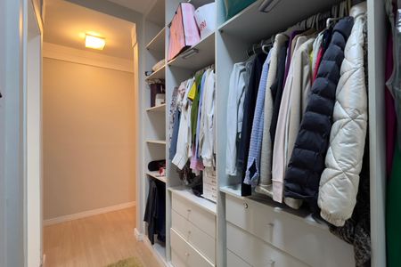 Apartamento para alugar com 186m², 4 quartos e 2 vagasCloset da suíte 2